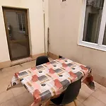 Daire Proche Maison Carree