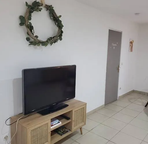 Apartment Proche Maison Carree *